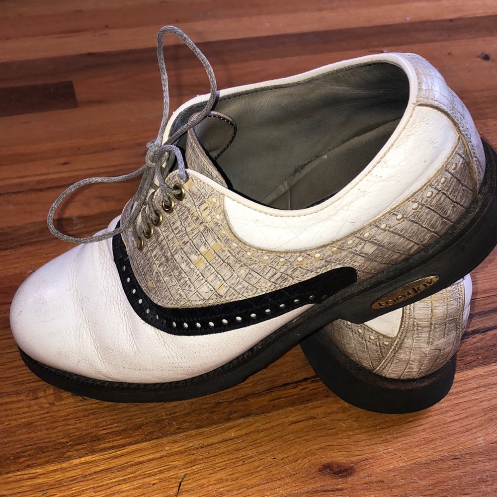 Men’s Footjoy Classics golf shoes